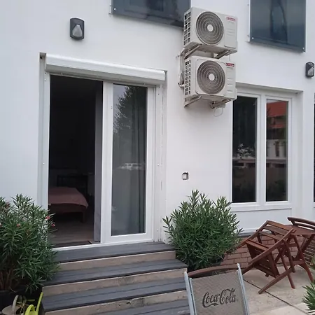 Varfuerdo Apartman Gyula Exterior photo